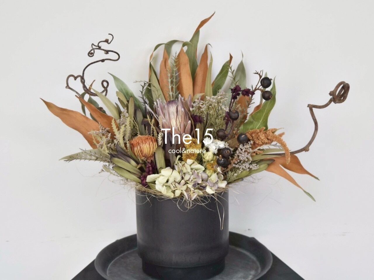 【開店祝いや贈り物に】季節のドライフラワーを使ったアレンジメント M