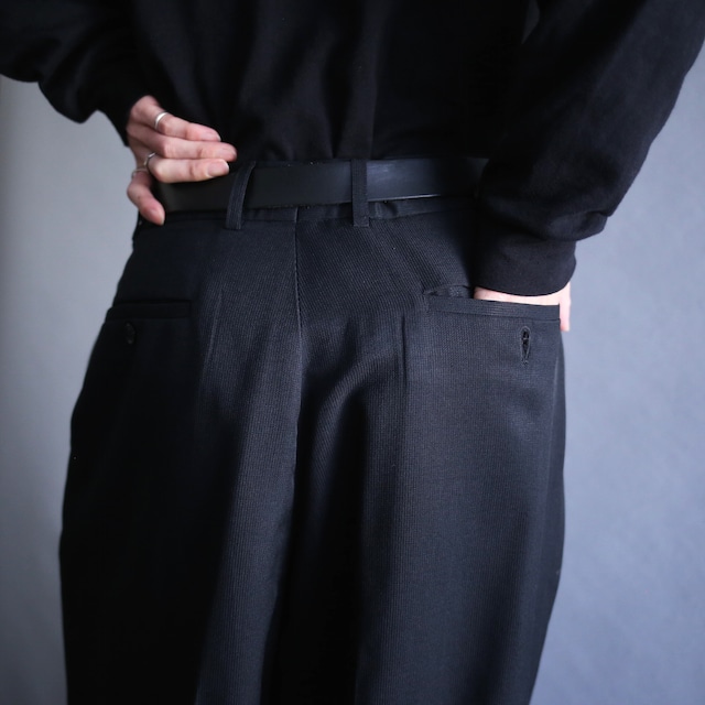2-tuck straight silhouette black super wide slacks