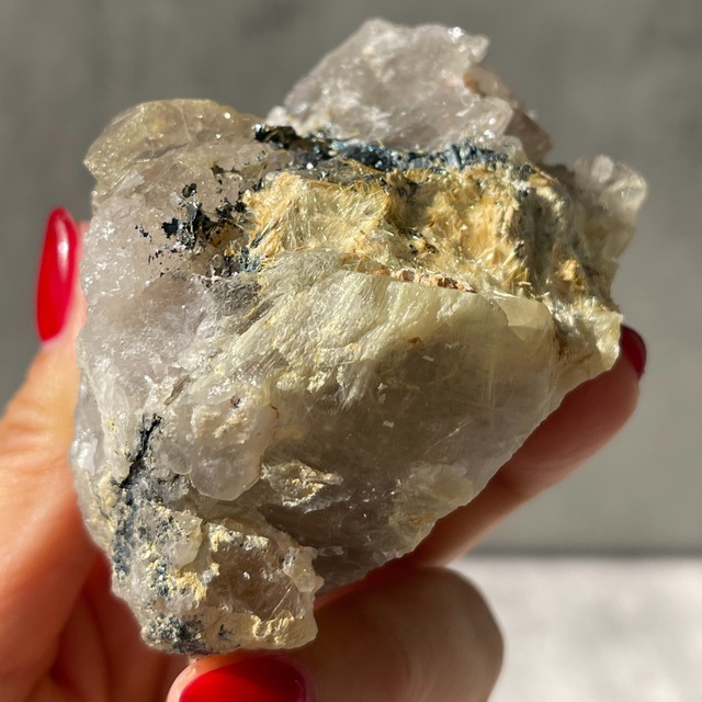 ブラジル・バイーア州ノーヴォ・オリゾンテ産【ルチルクォーツ（金針水晶）】① 鉱物 天然石 パワーストーン