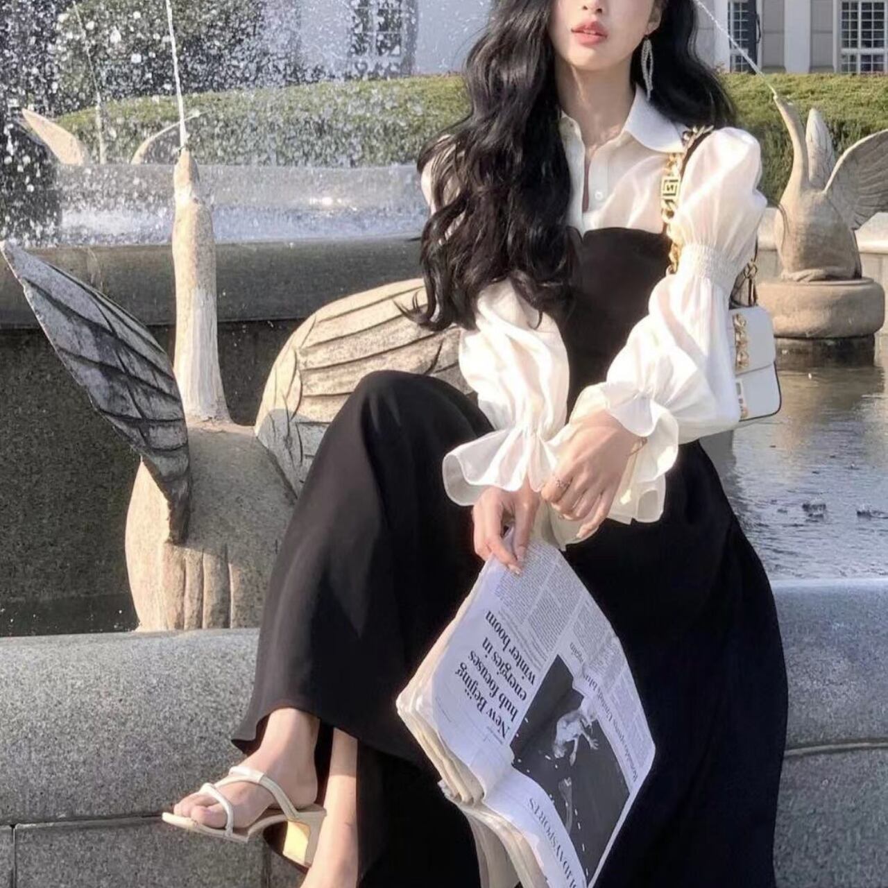 フリル パフスリーブ ブラウス + ブラック ストラップ ワンピース