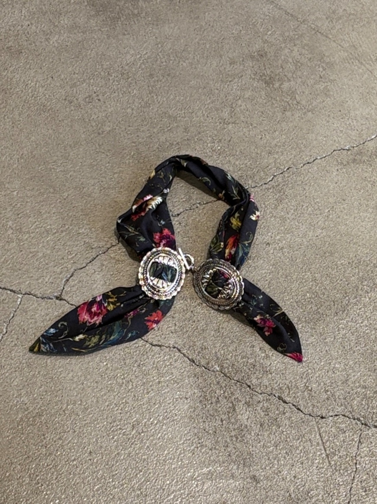 【27SS | 先行予約】FUMIE TANAKA フミエタナカ / チョーカー / concho scarf choker - 1