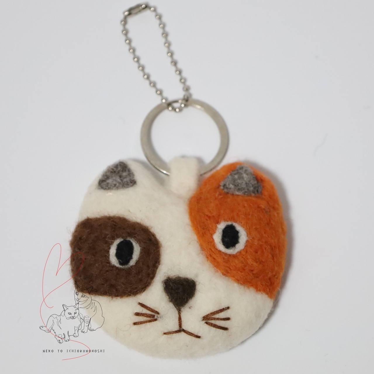 ハンドメイド 羊毛フエルトのキーチャーム 黒猫さん/三毛猫さん