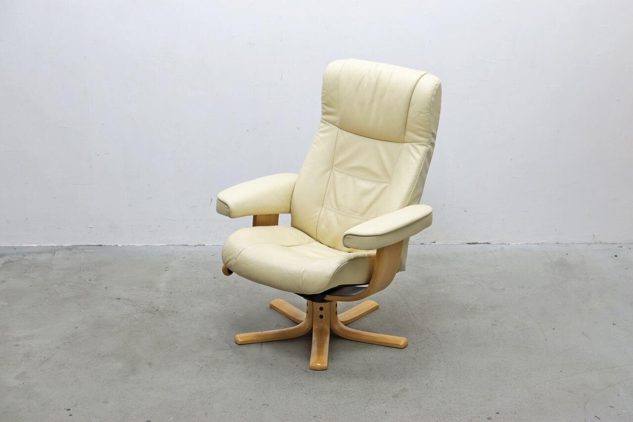 Hjellegjerde パーソナルチェア リクライニング オットマン付 Hjellegjerde パーソナルチェア リクライニング オットマン付