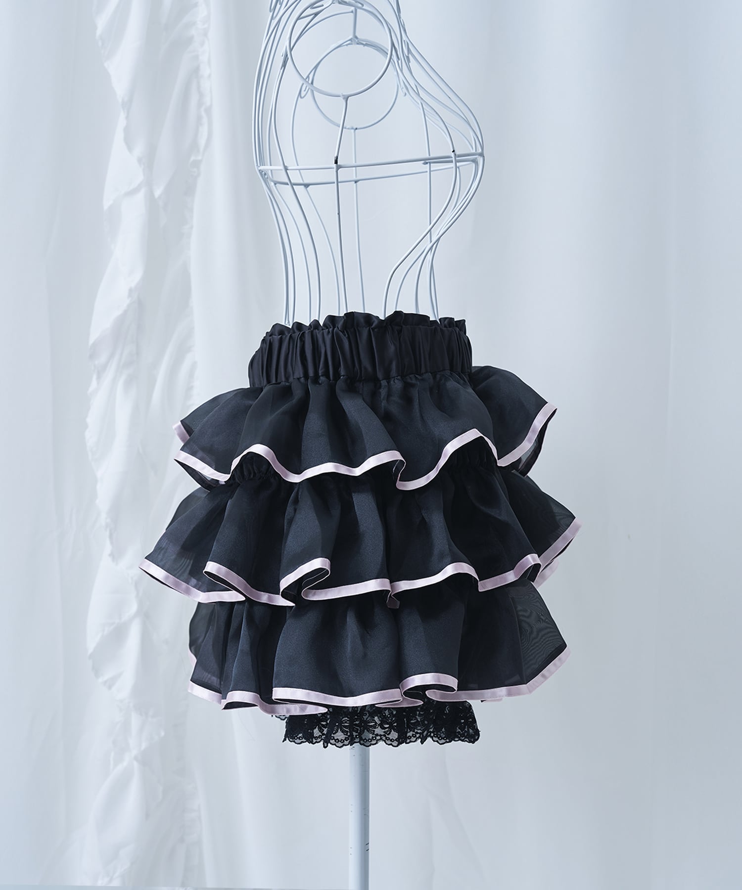 MERGE　フリルデザイン黒　33000円 ℳ𝒶𝑔𝒾𝒶 𝒞𝒽𝒶𝓇𝓂｜.⋆𝜗𝜚 いちばんかわいい自分になれる、魔法の