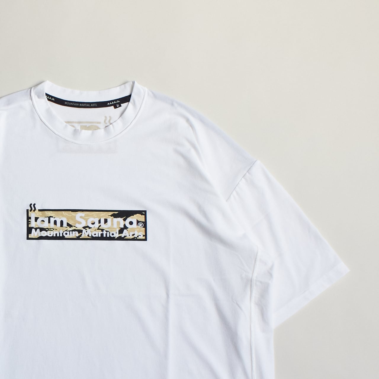 MMA（マウンテンマーシャルアーツ）MMA I am Sauna Camo Logo Tee