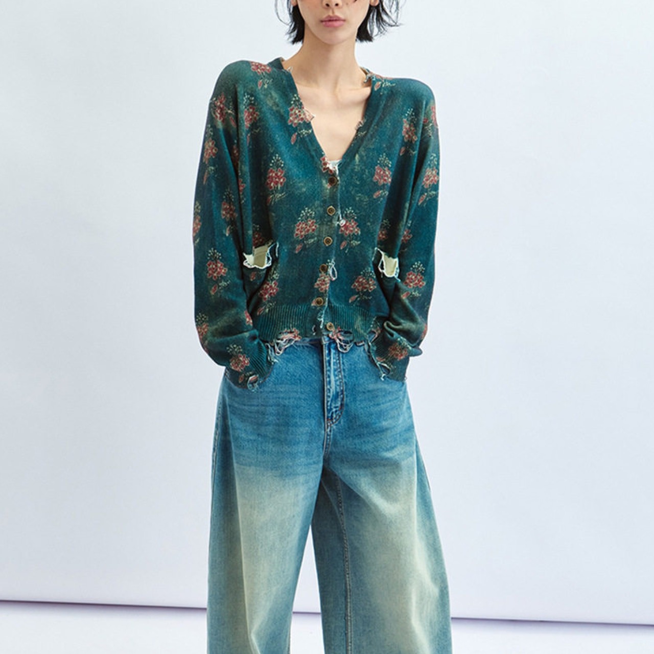 【2SET】Flower Knit Cardigan × Volume White Pants Set  T6164