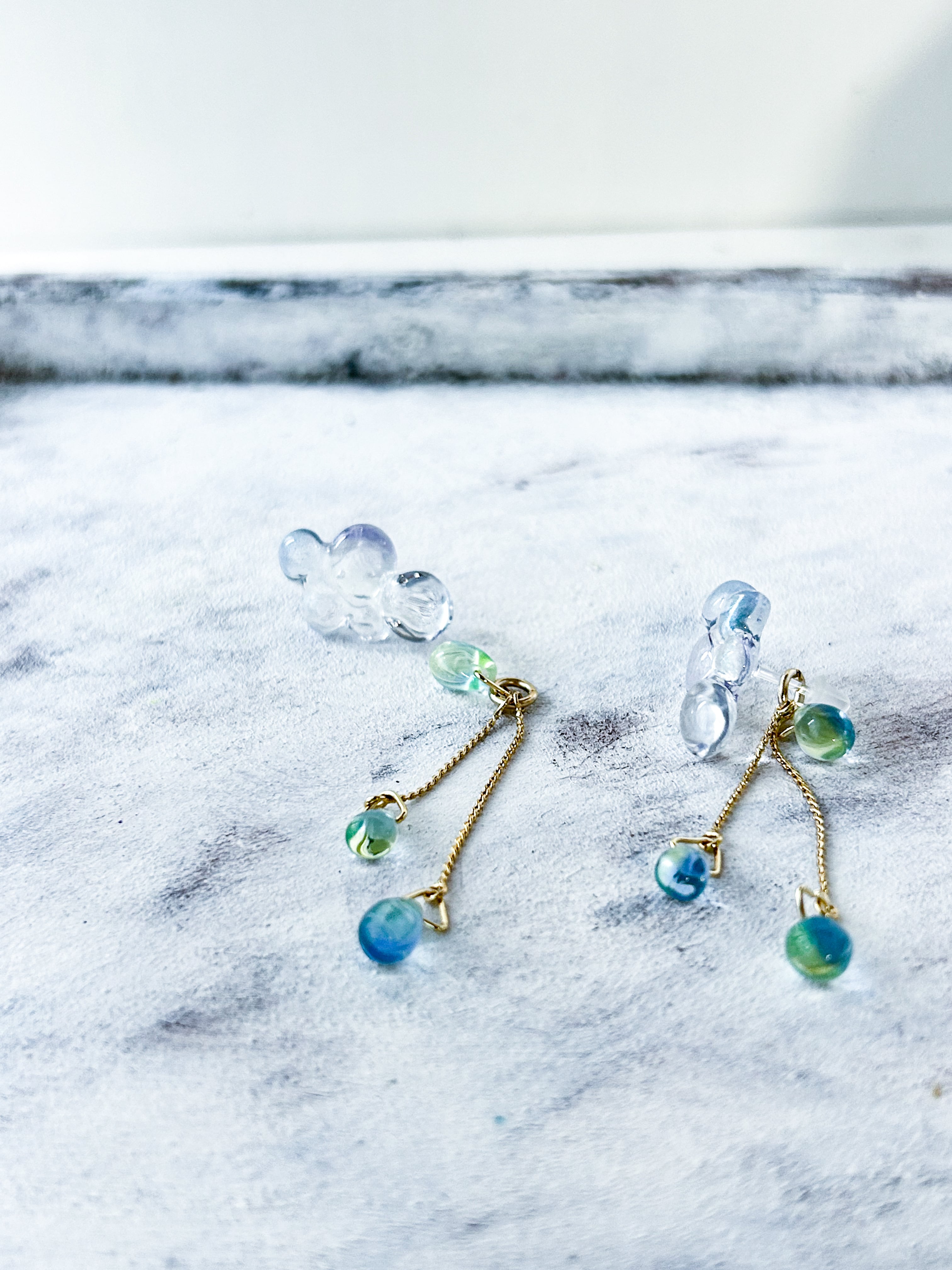 【K18】フック金具に揺れるペリドットとアメジストの２連ピアス！ K18】フック金具に揺れるペリドットとアメジストの2連ピアス！