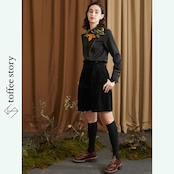 秋庭のラズベリー刺繍ブラックブラウス 《C0251》