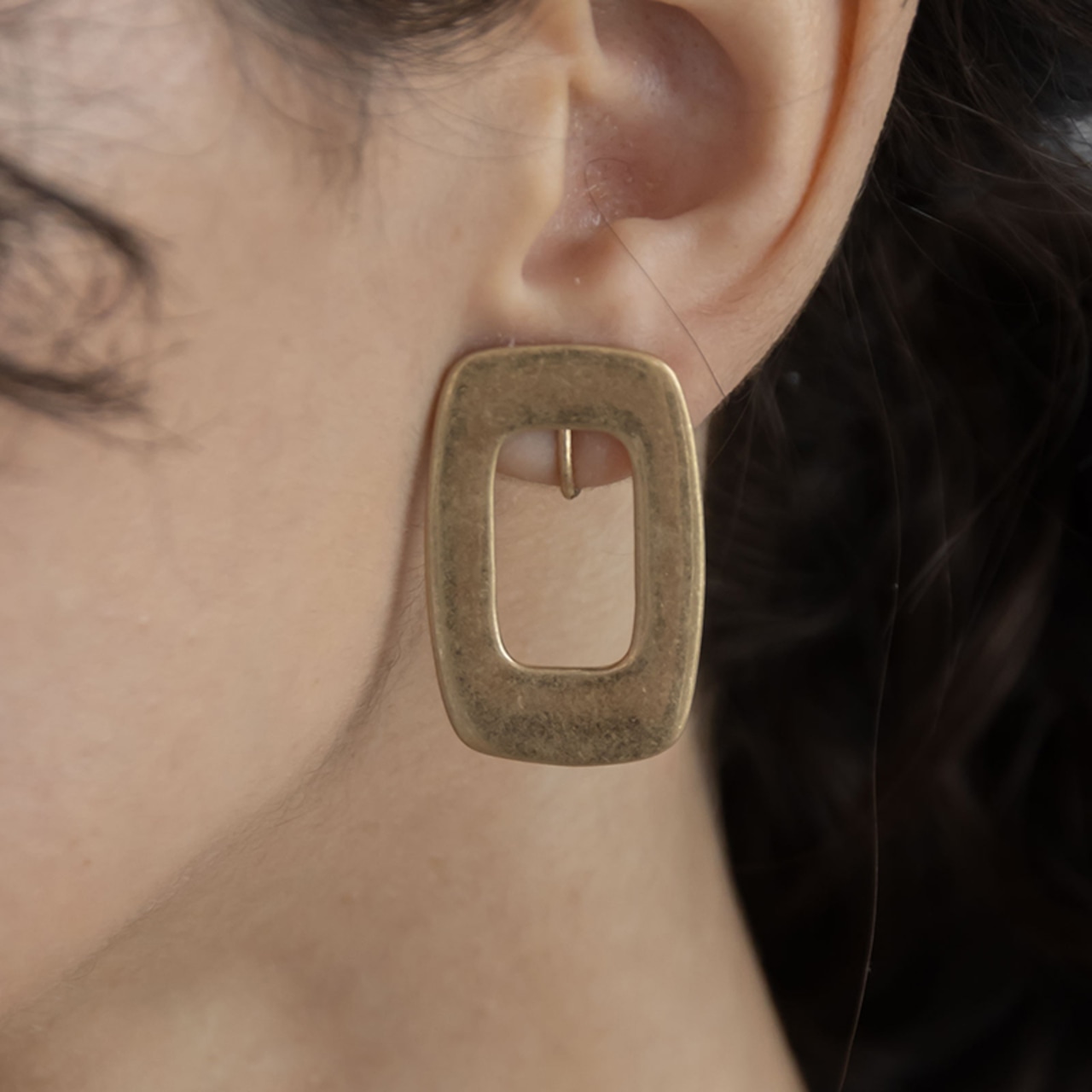 【ネコポス便】イヤリング 大ぶり マット スクエア ニュアンス 四角 ゴールド シルバー アンティーク調 艶消し 2497