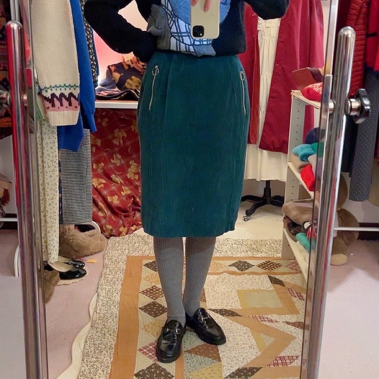 green corduroy semi tight skirt