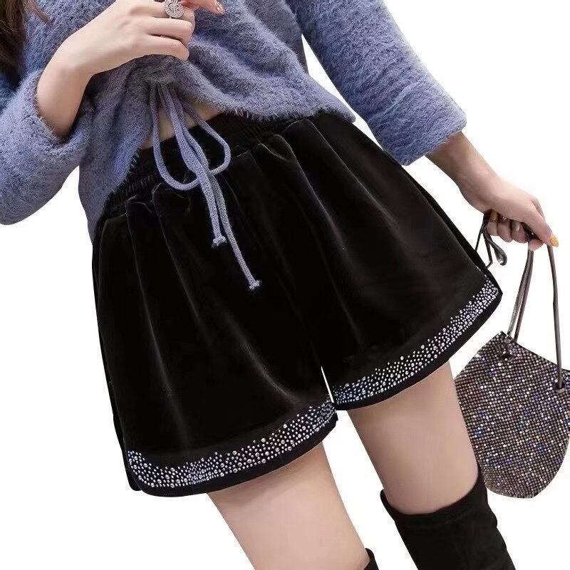 ストーン付きショートパンツ