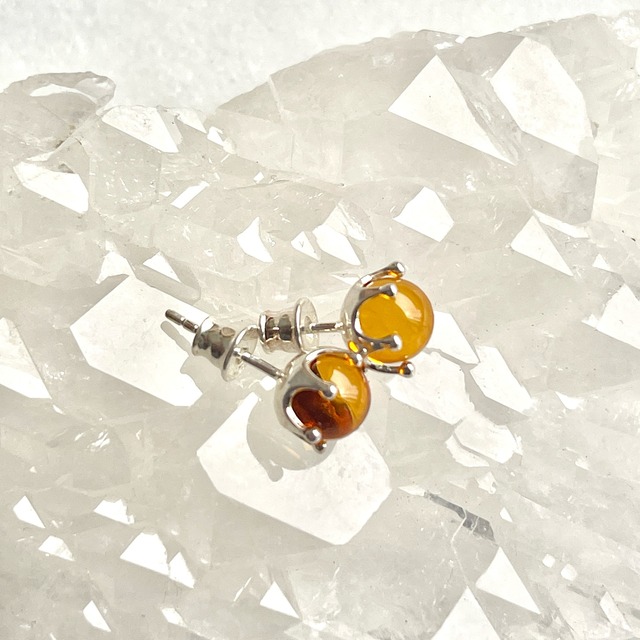 【超美石】天然琥珀（アンバー）　ピアス　＜王冠デザイン＞　1223