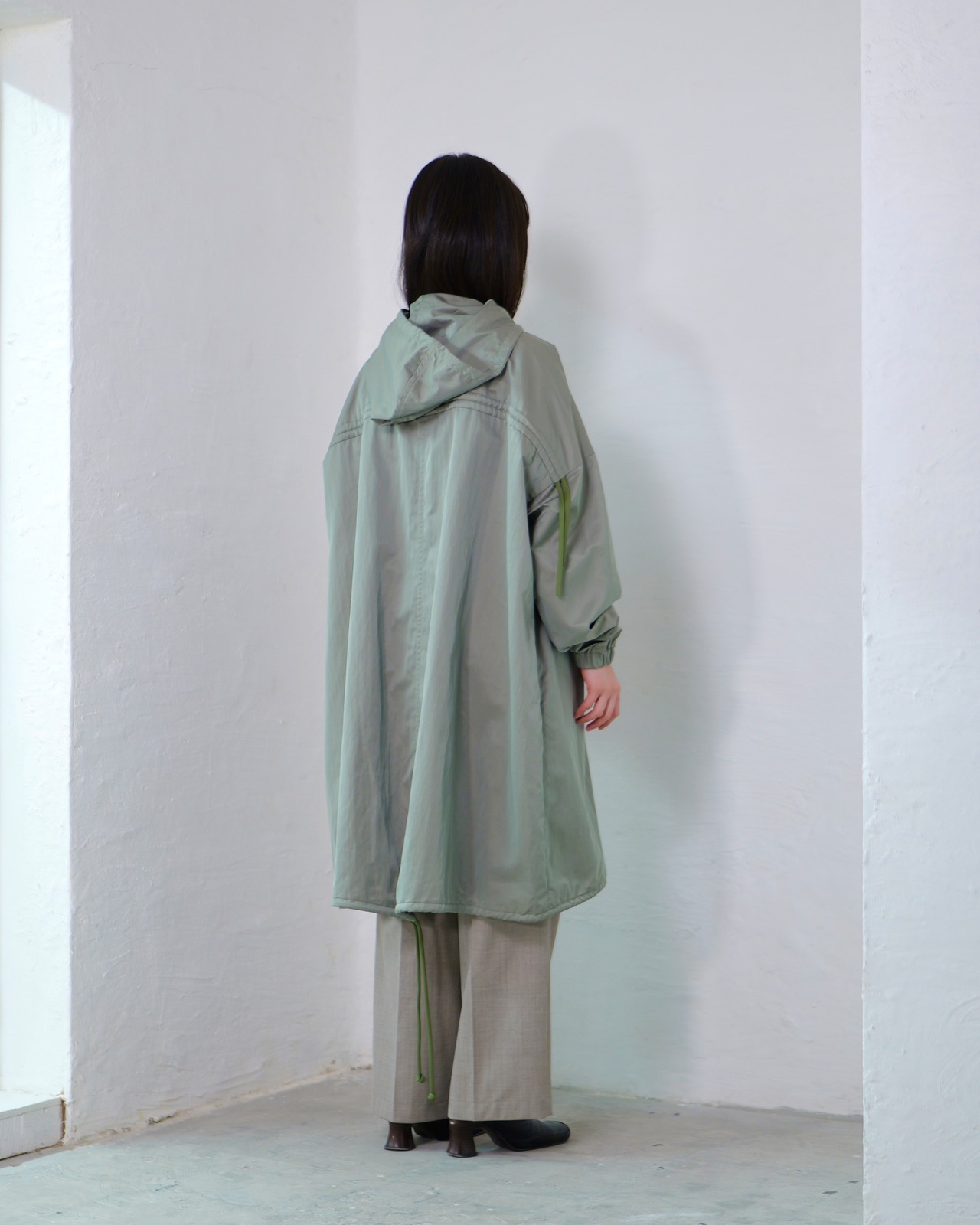 to-te - Drawstring Square Coat ：Slate Green｜撥水素材／微光沢／ドローストリング／スクエアコート