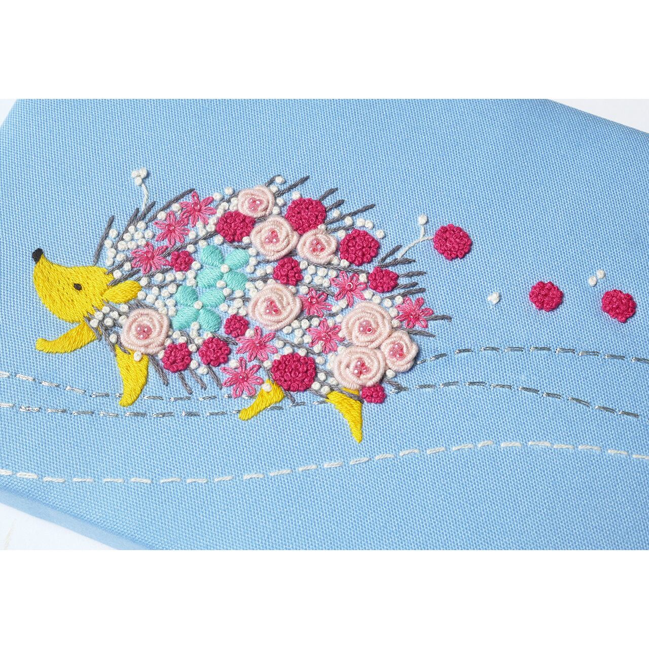 【一点もの】『手紡ぎ糸のお花. f'』手刺繍ファブリックパネル 手刺繍ファブリックパネル「花まとうハリネズミ」サックス インテリア