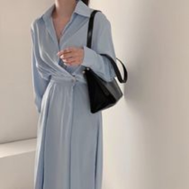 ブラウスワンピース  レディース デート お出かけ 可愛い かっこいい ワンマイルウェア リモート飲み会 体型カバー 上品 女子会  お出かけ 買い物 ショッピング 食事会 パーティー 二次会 参観日 OL カジュアルオフィス オフィス ワンピース シャツ ワンピシャツ ブラウス シャツスカート シンプル 大人カジュアル 春 秋 スリム ミドル丈 シングル ミドル丈スカート シャツワンピース  プレーン 10代 20代 30代 個性 長袖 ハイウエスト ポロ襟 無地 ブルー 青 ブラック 黒