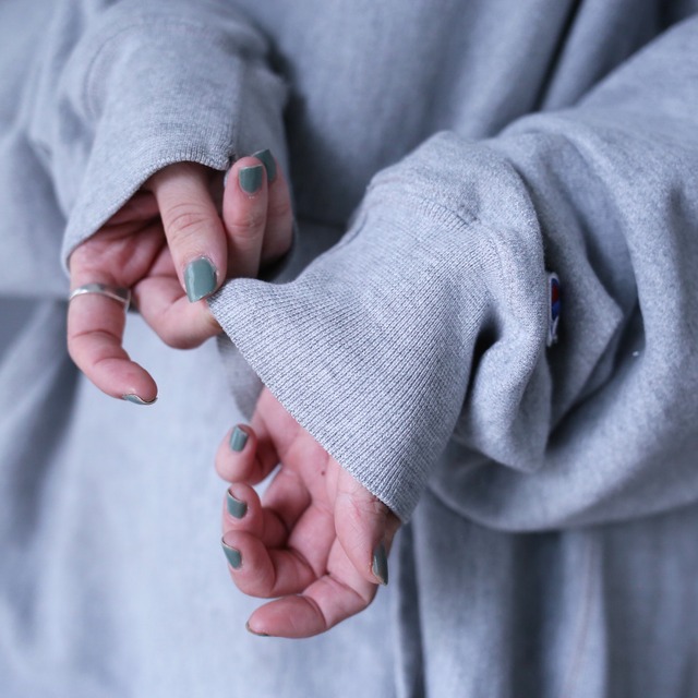 "Champion" light gray color over silhouette reverse wave sweat parka