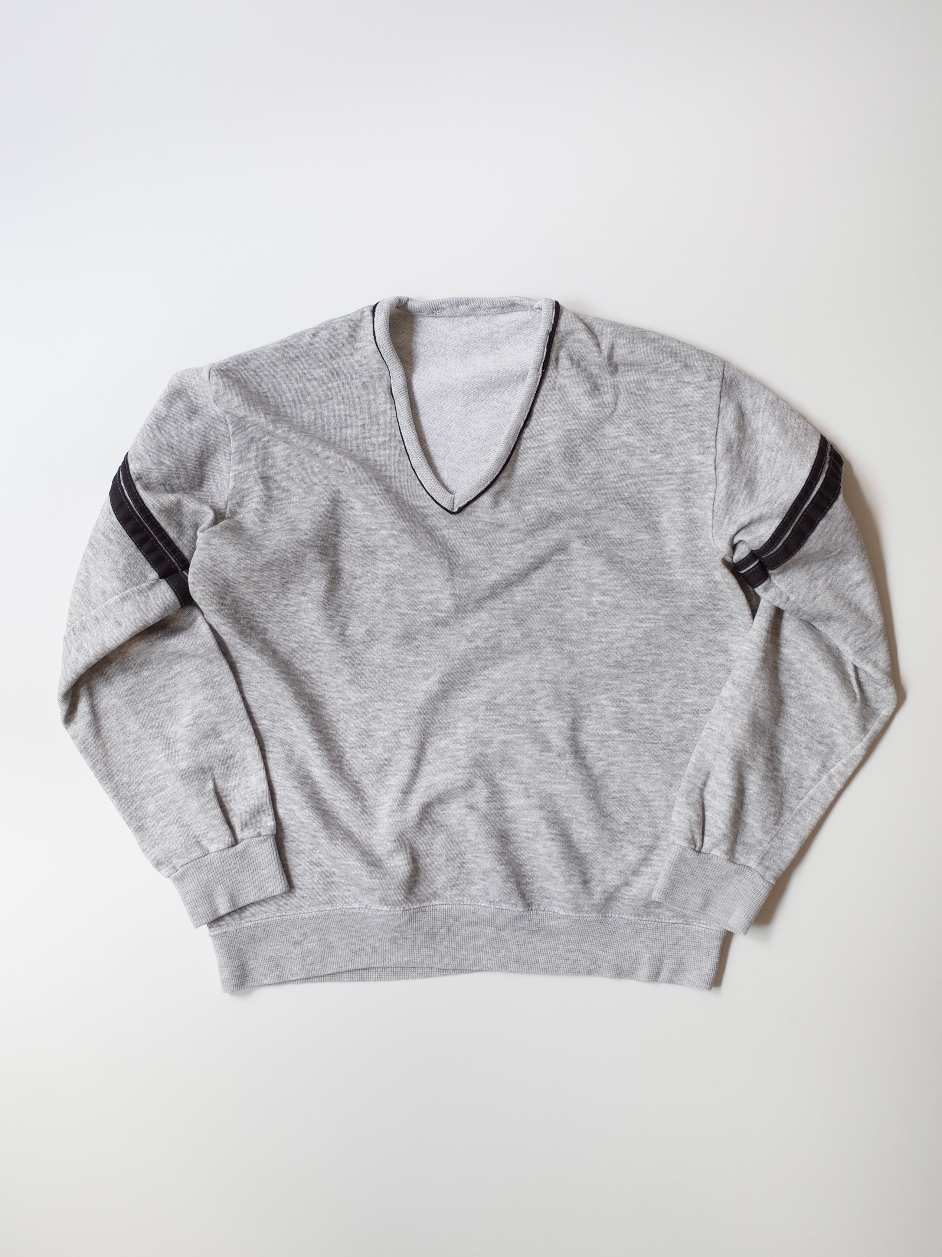 80s V neck line sweat