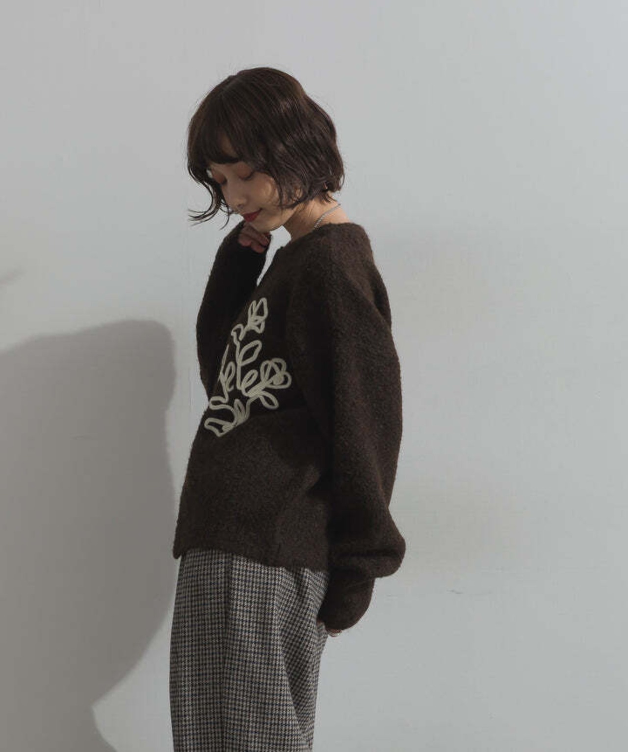 HD255009 テープ刺繍ニットカーディガン brown