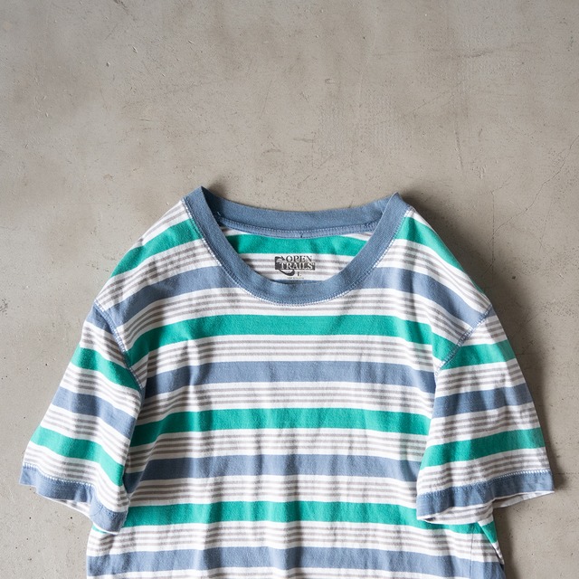 "OPEN TRAILS" used Multi border T-shirt