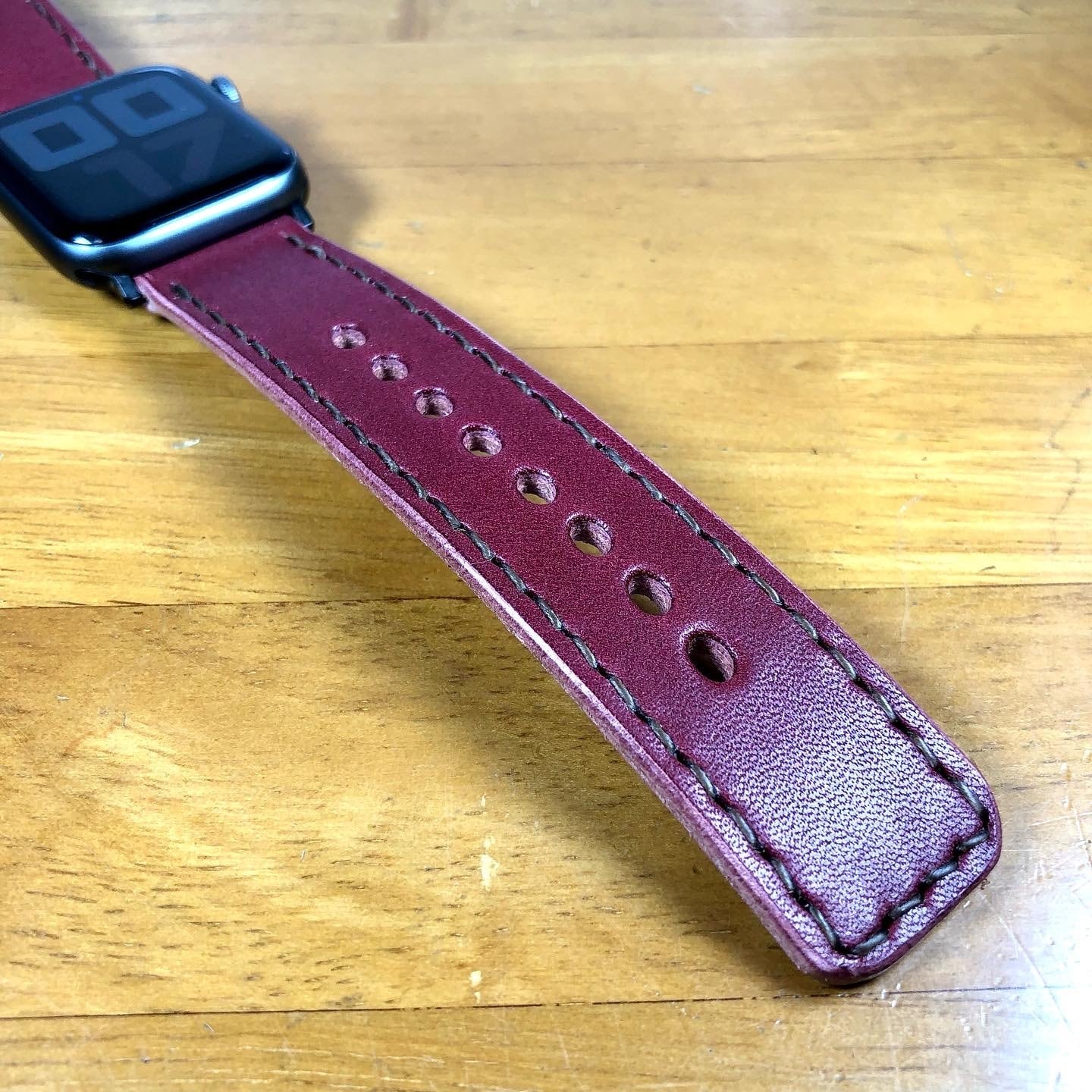 受注製作【栃木レザーヌメ革 ワインレッド】apple Watch レザーバンド