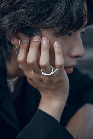 Cat’s Whisker Ring