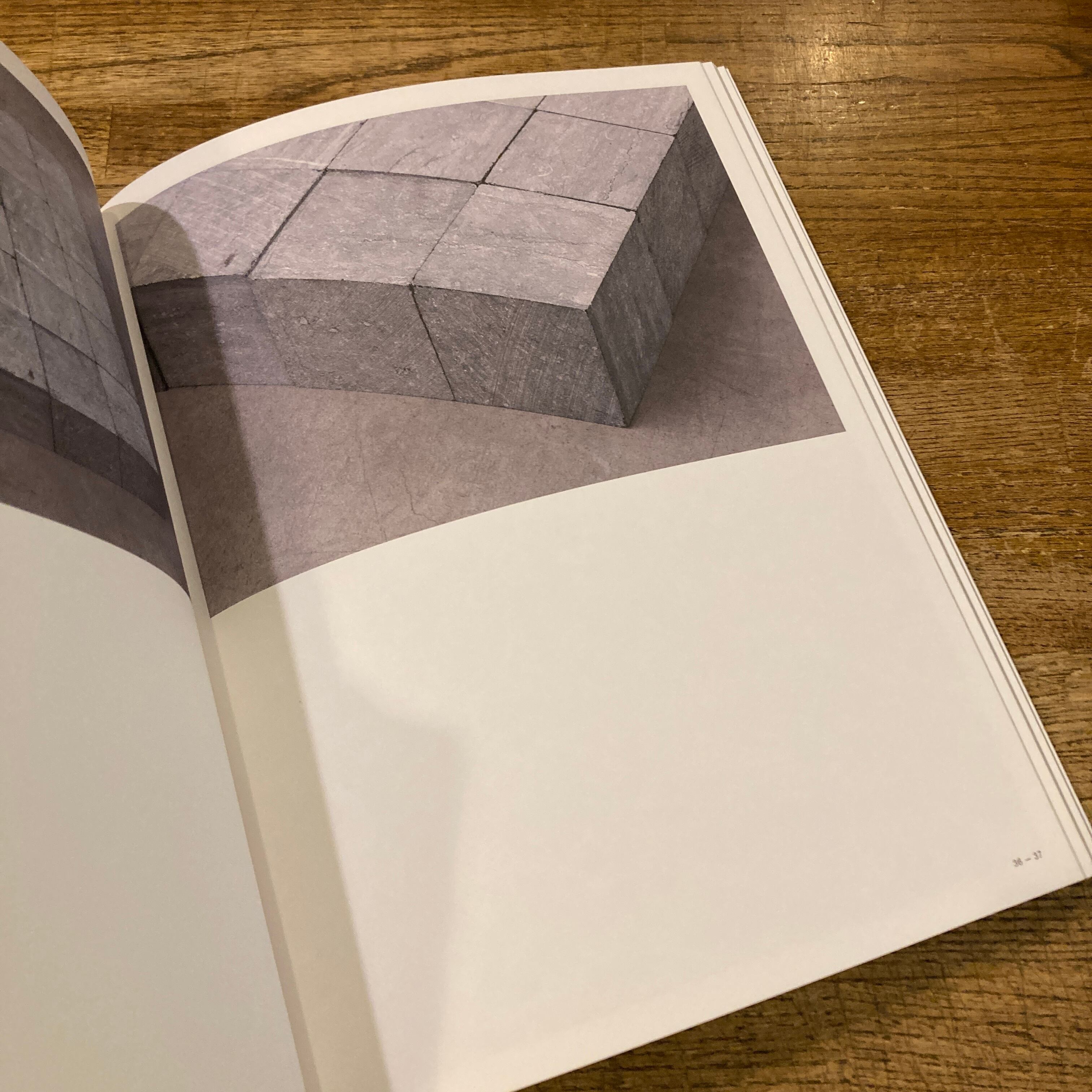 カール・アンドレ 彫刻と詩、その間 Carl Andre Between Sculpture and