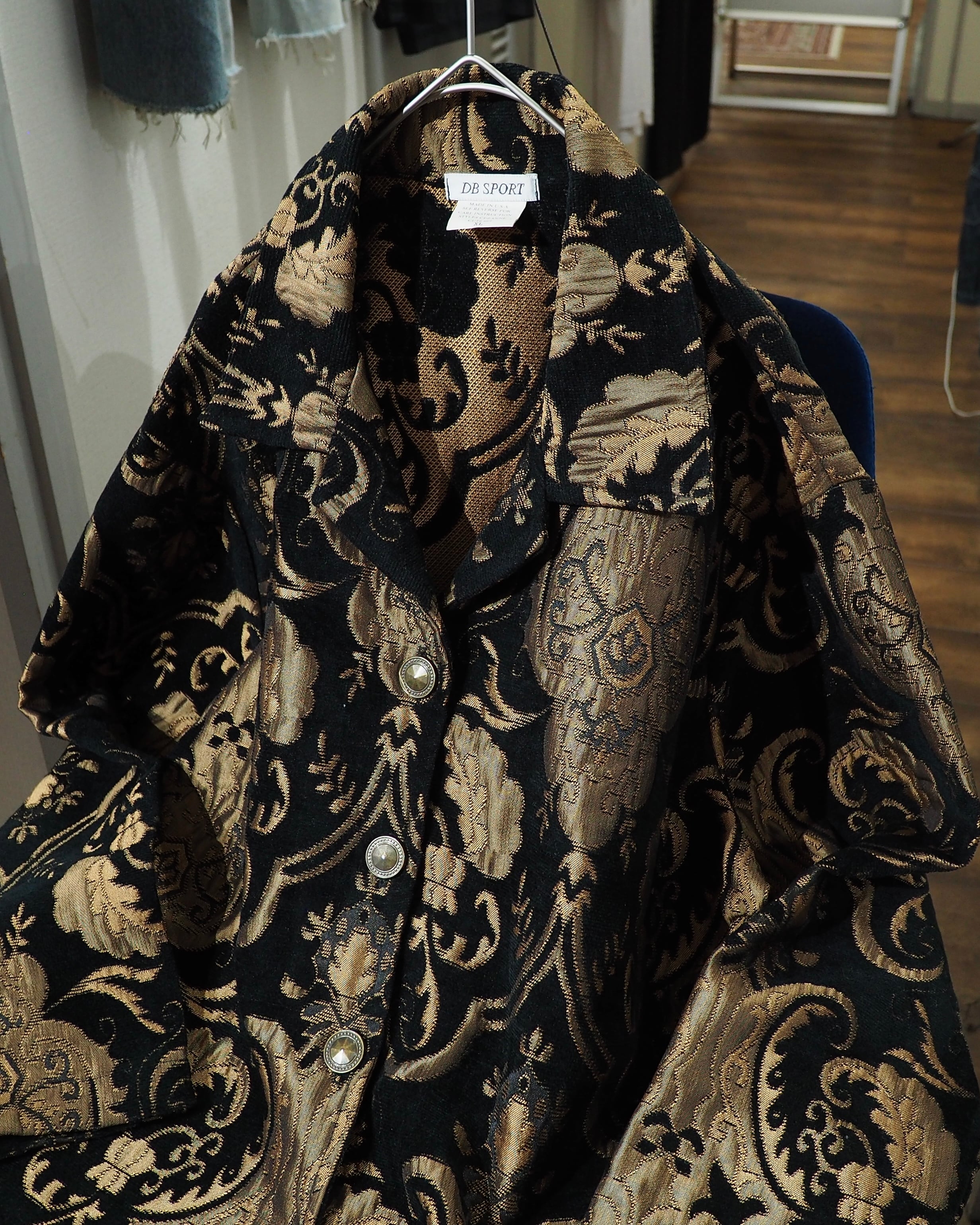 " Made in USA " Beautiful Luxury Baroque Pattern Vintage Gobelin Jacket