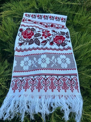 ウクライナ伝統手刺繍祭具タオル「ルシニク」