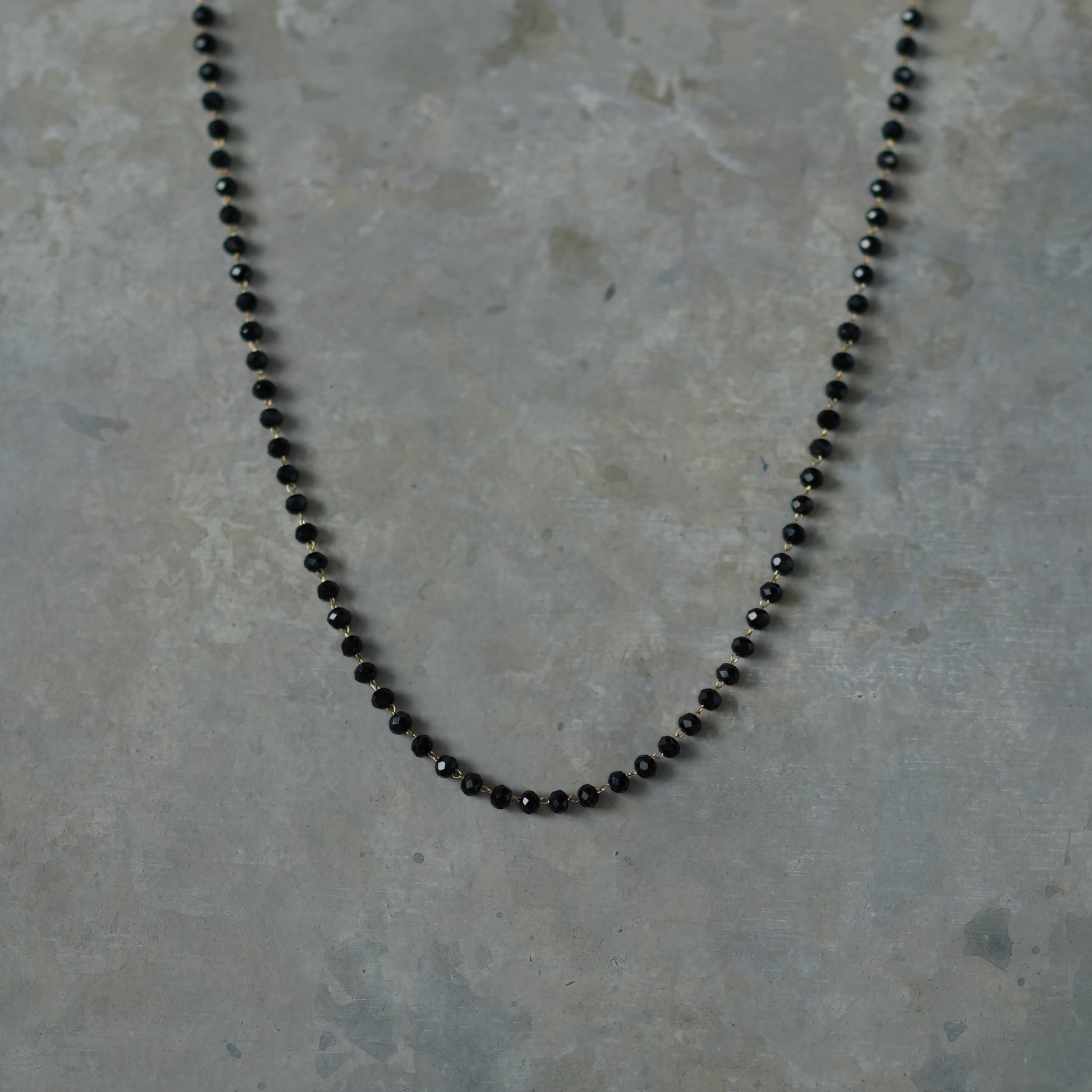 ブラックチェコビーズのエレガントネックレス | jojono