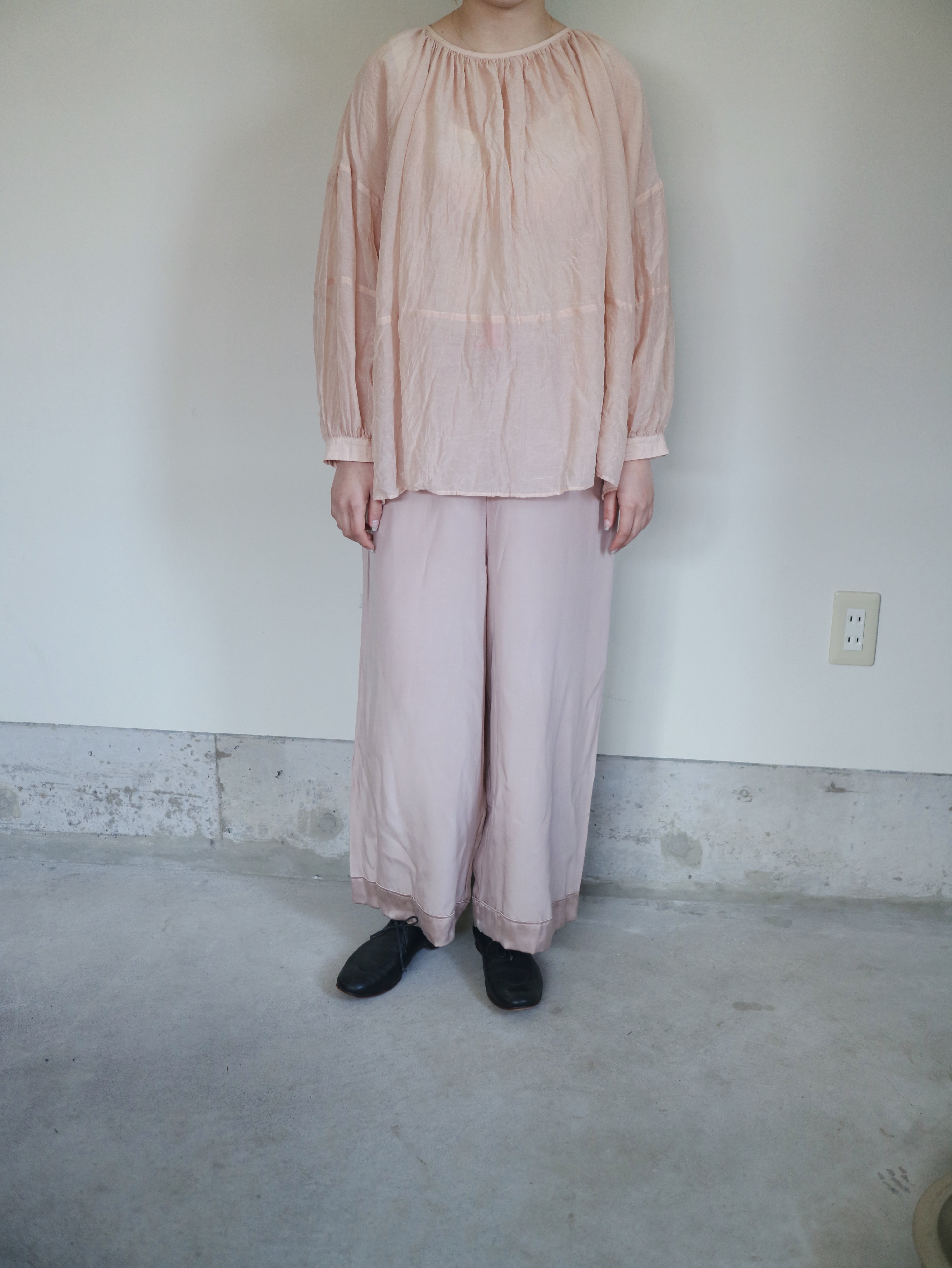 switch gather blouse | atelier Roughatour powered by BASE