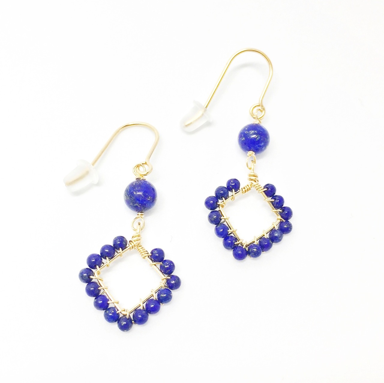 上品さを際立たせる色 ラピスラズリスクエアモチーフピアス、イヤリング mm1092