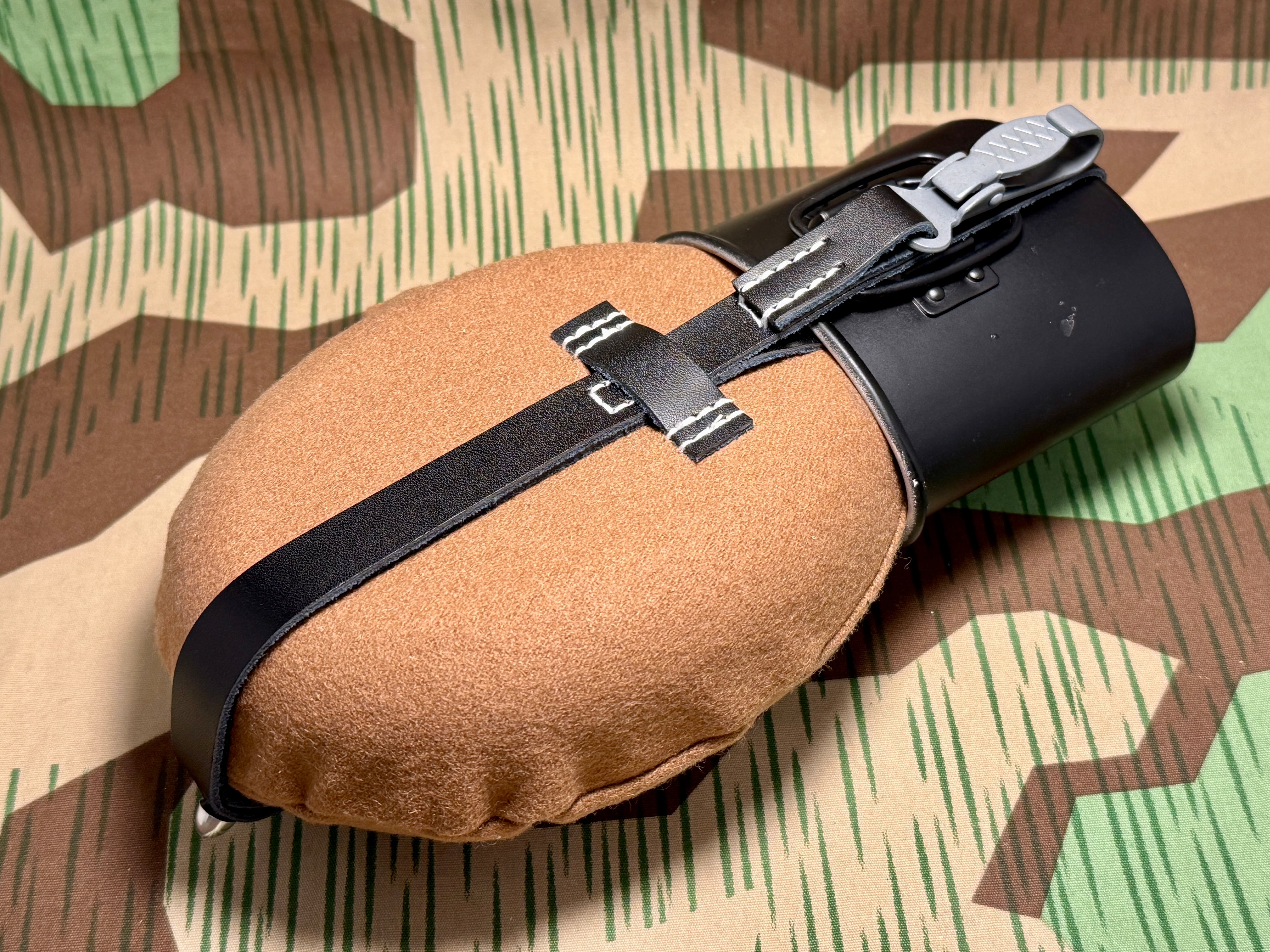 WWII ドイツ軍 M31水筒 ブラウンカバータイプ | アイヘンバウム
