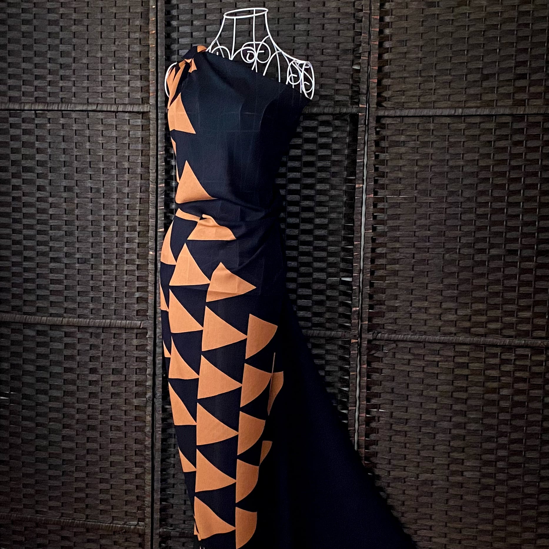 パレオ 【MOUNTAIN TATTOO-BLACK-HAZEL】ハワイ直輸入 パレオ 大判