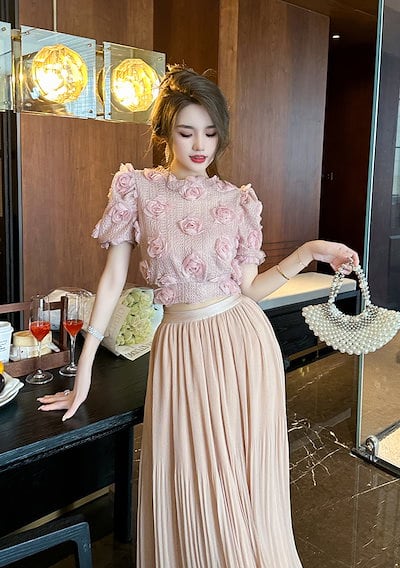 TO BE CHIC 半袖ニット　フリル袖 JY.上品】 半袖 ニット花飾り 春夏 薔薇 フリル ショート丈