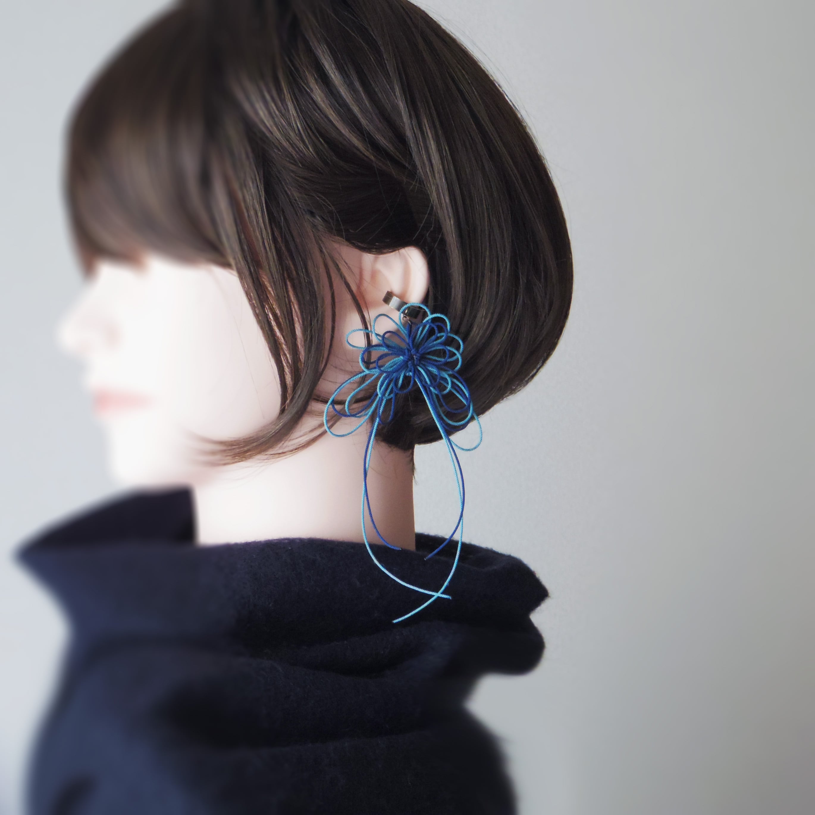 かたっぽイヤーカフ「ささら、映」(濃青×縹)