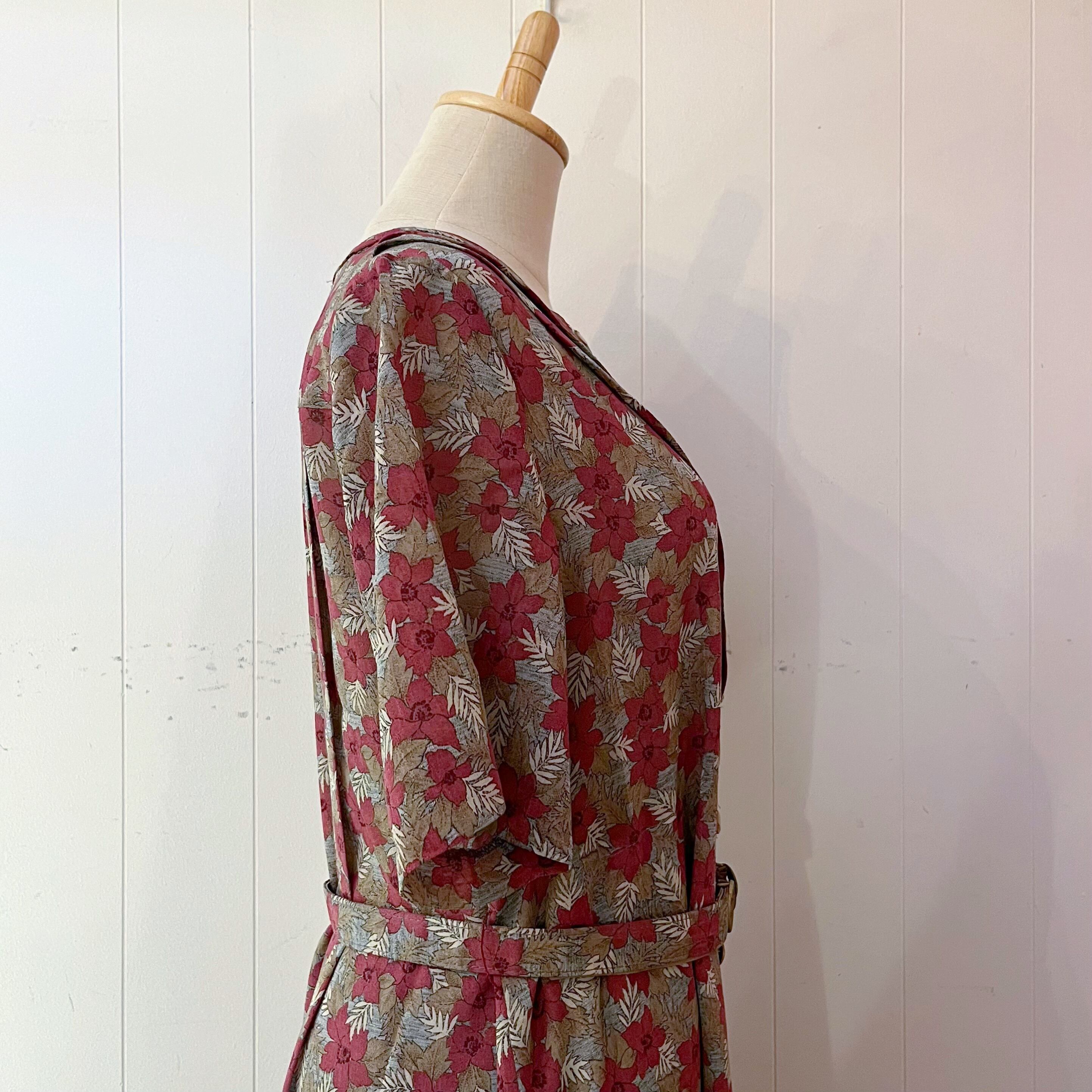 dark red leaf belt one-piece