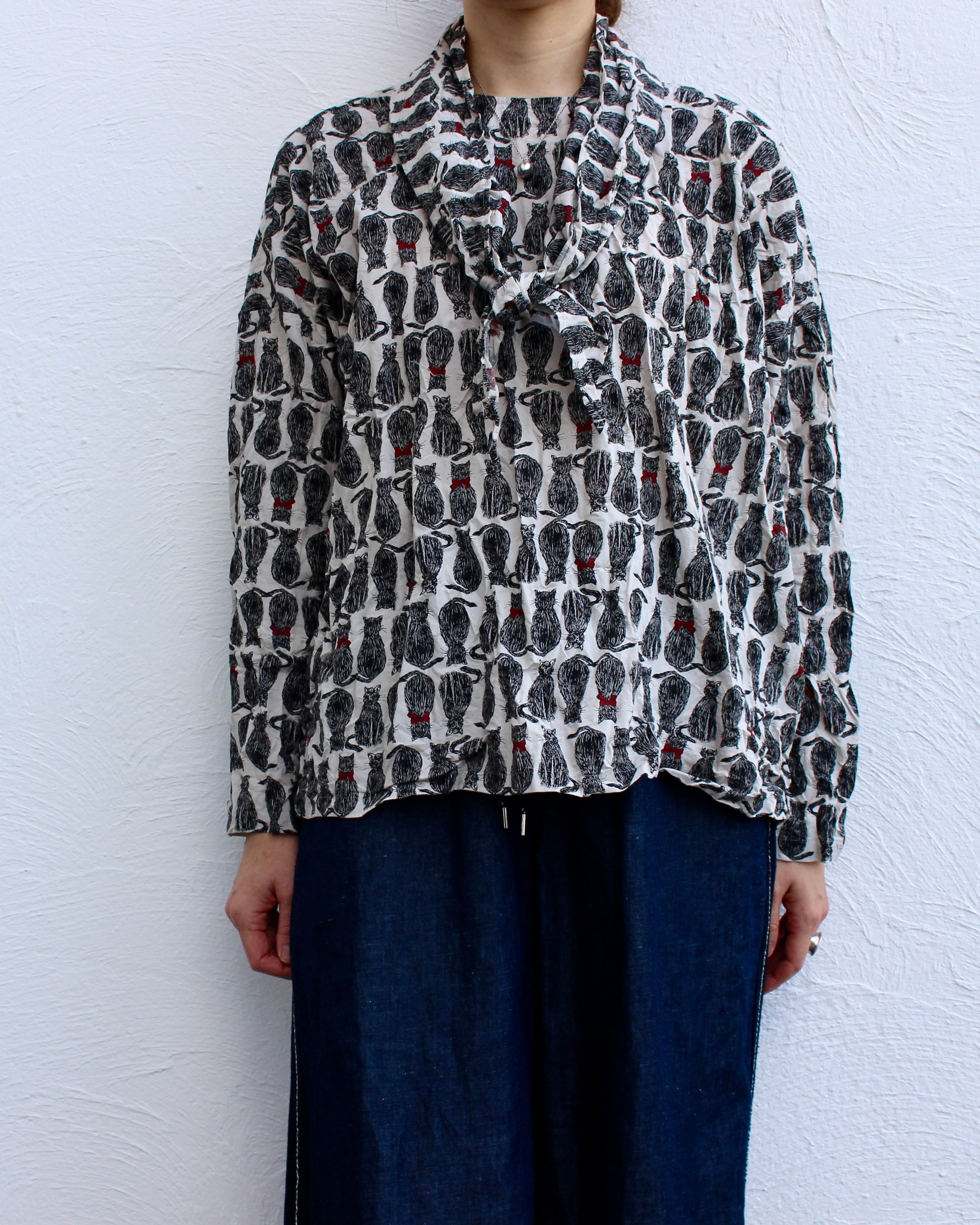 パドカレ✽ネコ柄ブラウス パドカレ✽ネコ柄ブラウス