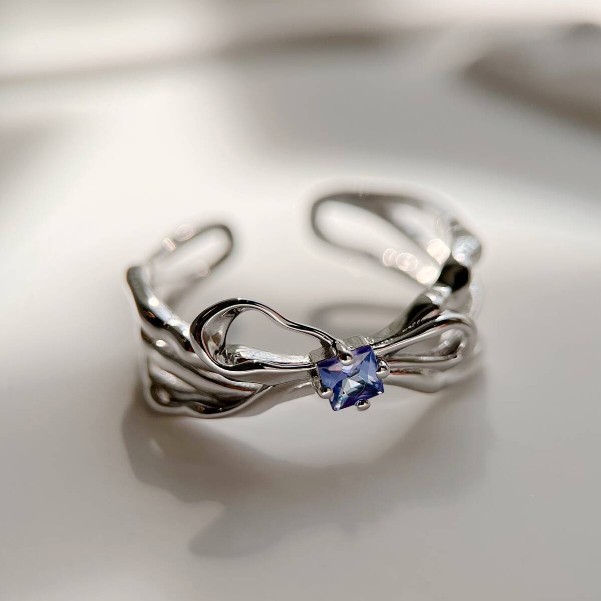 天然タンザナイト　リボンリング　フリーサイズ　(12〜14号程度）　silver925製