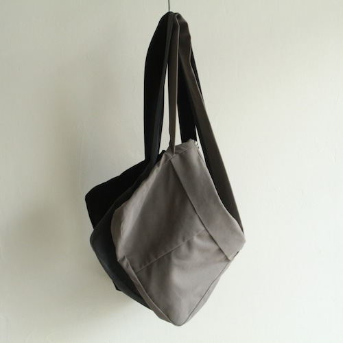 STILL BY HAND【 mens 】 Padded crossbody bag