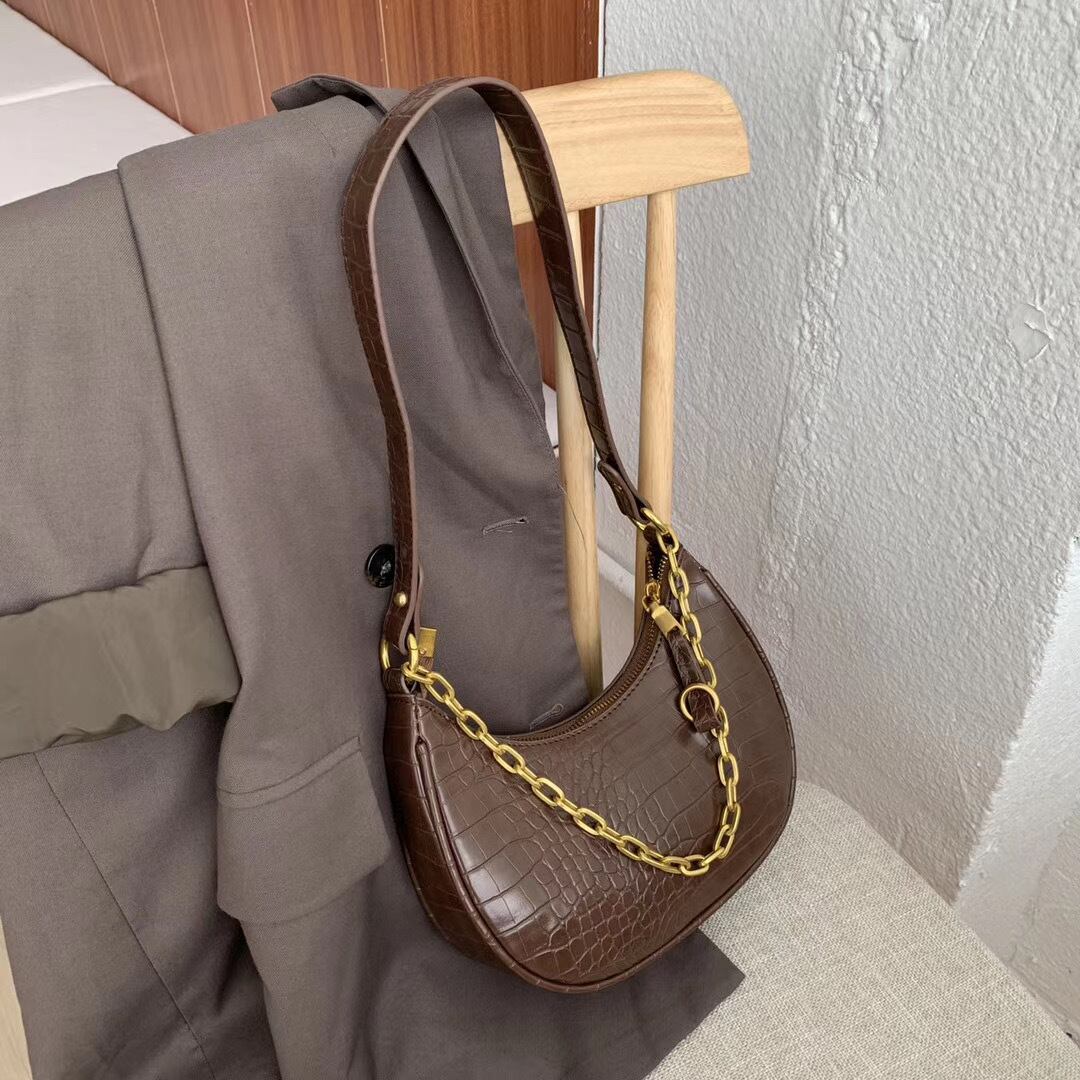 クロコ型押しショルダーバッグ