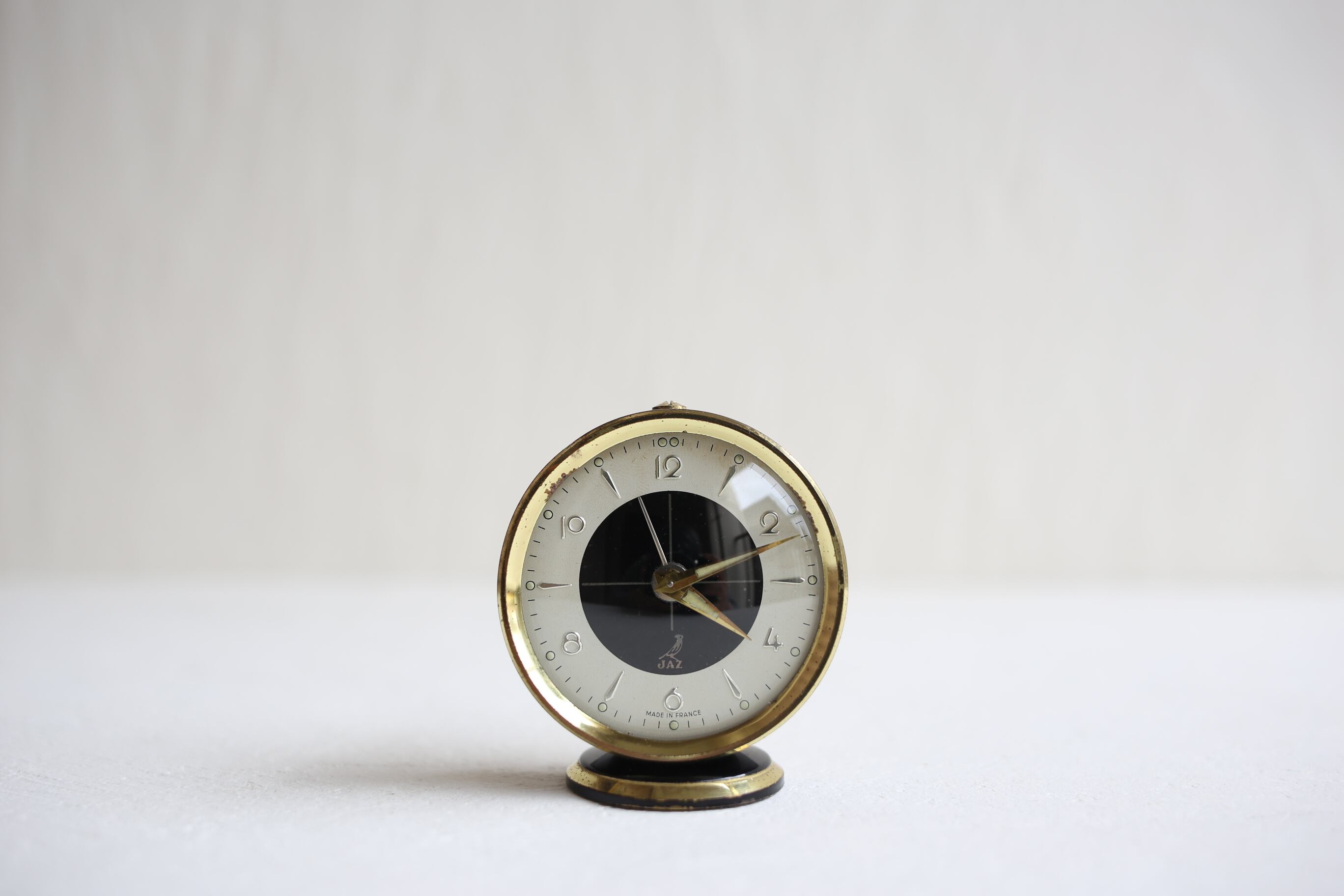 フランス アンティーク ヴィンテージ JAZ 目覚まし時計 ゴールド×ブラック (シルバーのロゴ) N-03162