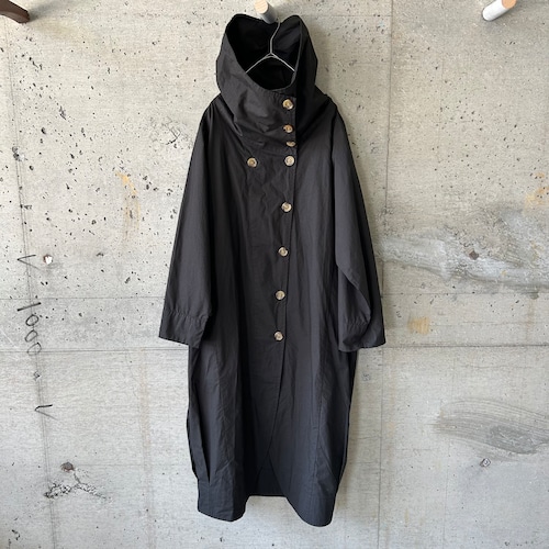 black collar hem design coat