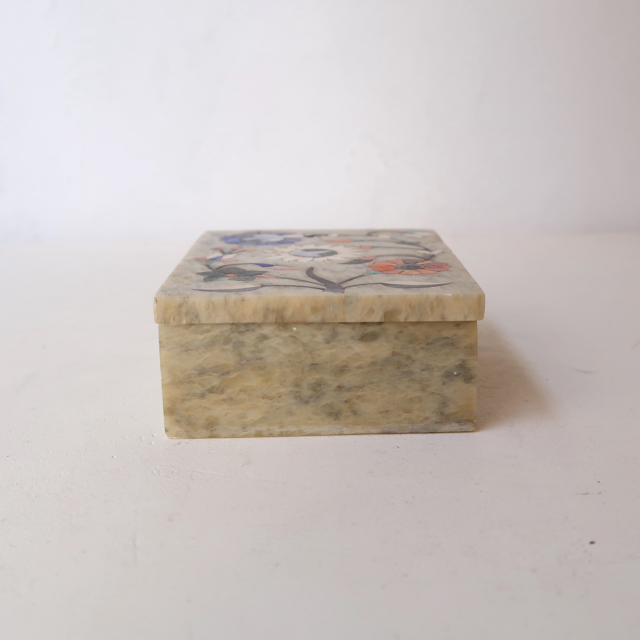 四角いお花のケース-にぎやか