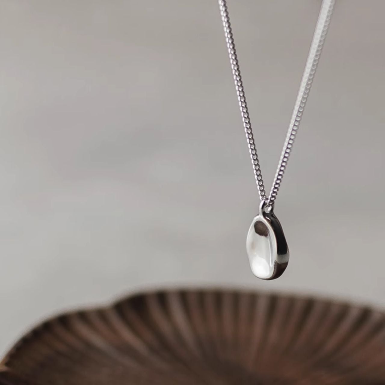 しずくチャーム シンプルシルバーネックレス Ln00133