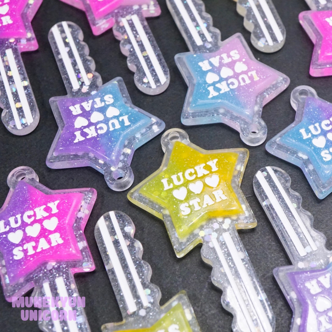 #O046 【10個/10pcs】ラメ入り グラデーションカラー 鍵チャーム / Glitter gradient color key Pendant