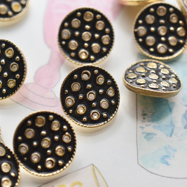 ドットラインストーン×ブラックエナメル（ゴールド） 17㎜