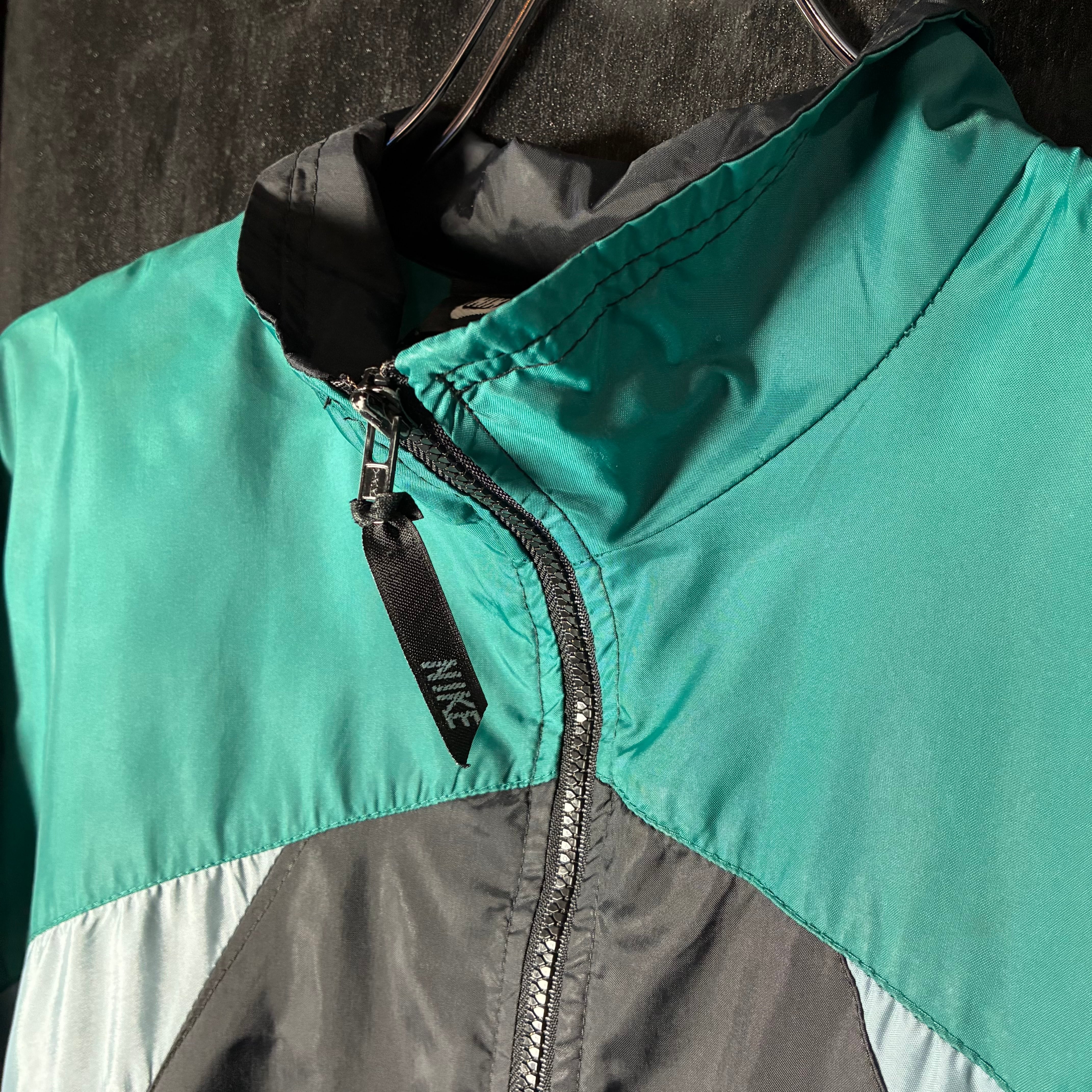 NIKE 90`s　ナイロンジャケット　グリーンブラック　ビッグシルエット 90s NIKE ナイロンジャケット グリーン×ブラック切替 ナイキ | 古着屋