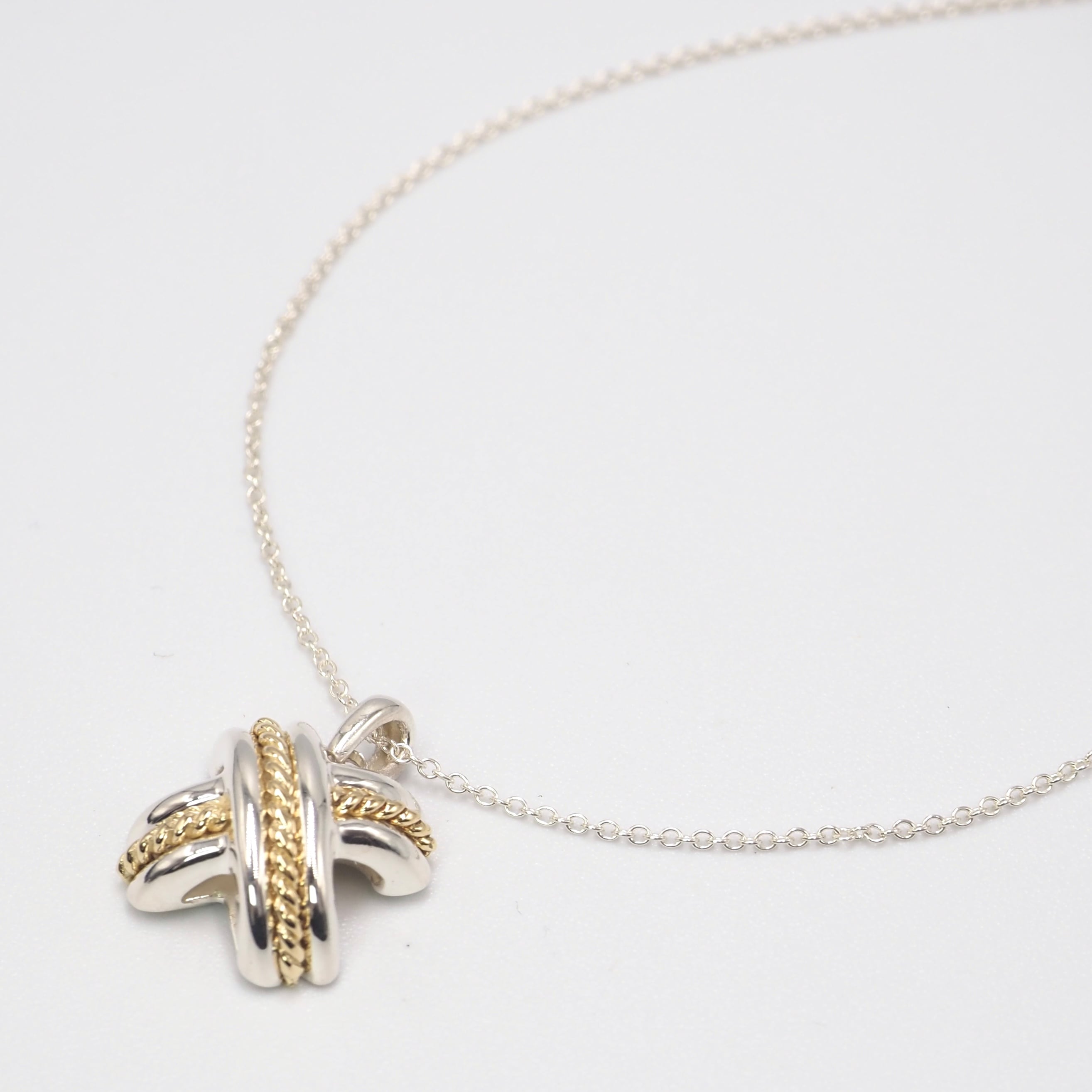 1/11掲載 Tiffany&Co. シグネチャー クロス コンビ ネックレス シルバー925 K18 ティファニー
