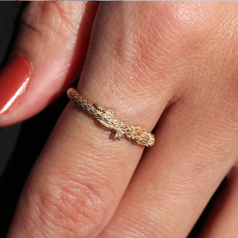 K18CG 茶龍『7色の龍のリング』細 5号から15号 【JUNGOLD】 | JUNGOLD