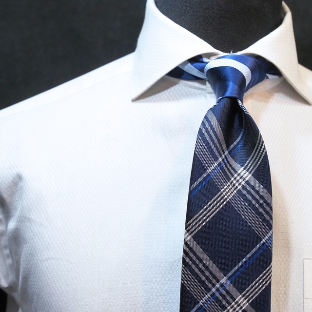 クレリックタイ｜結び目で変化する日本製シルクネクタイ